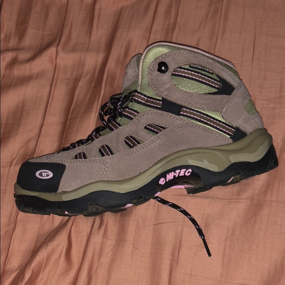 Hi Tec: Bandera MidRise Waterproof Hiking Boot 💫